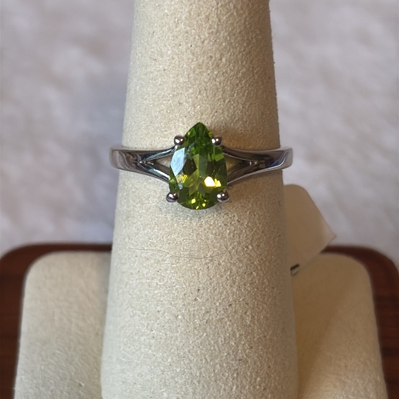 Jewelry - NWT Genuine Peridot 925 Sterling Silver Ring
